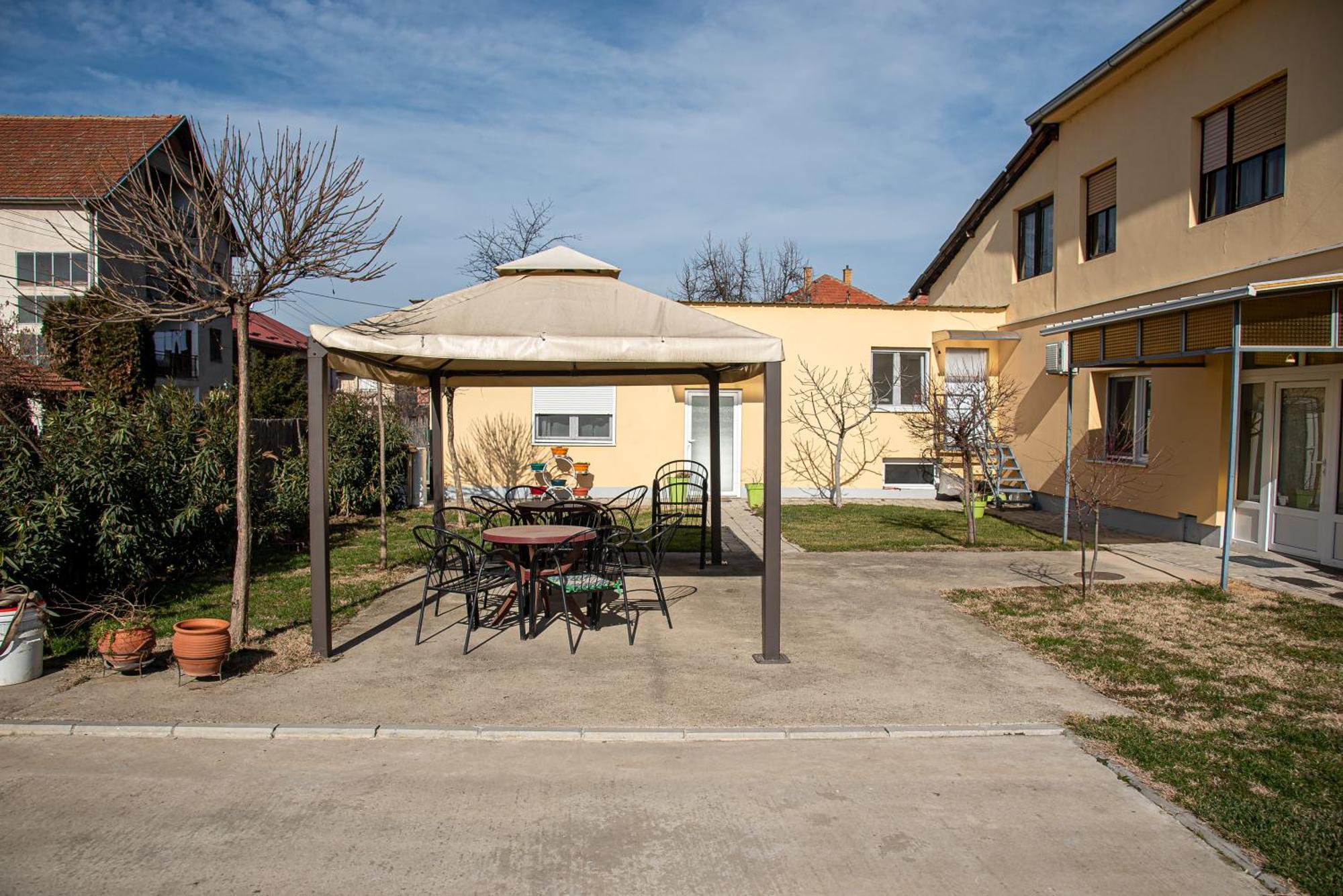 Apartments Kuca Aleksic Ni エクステリア 写真