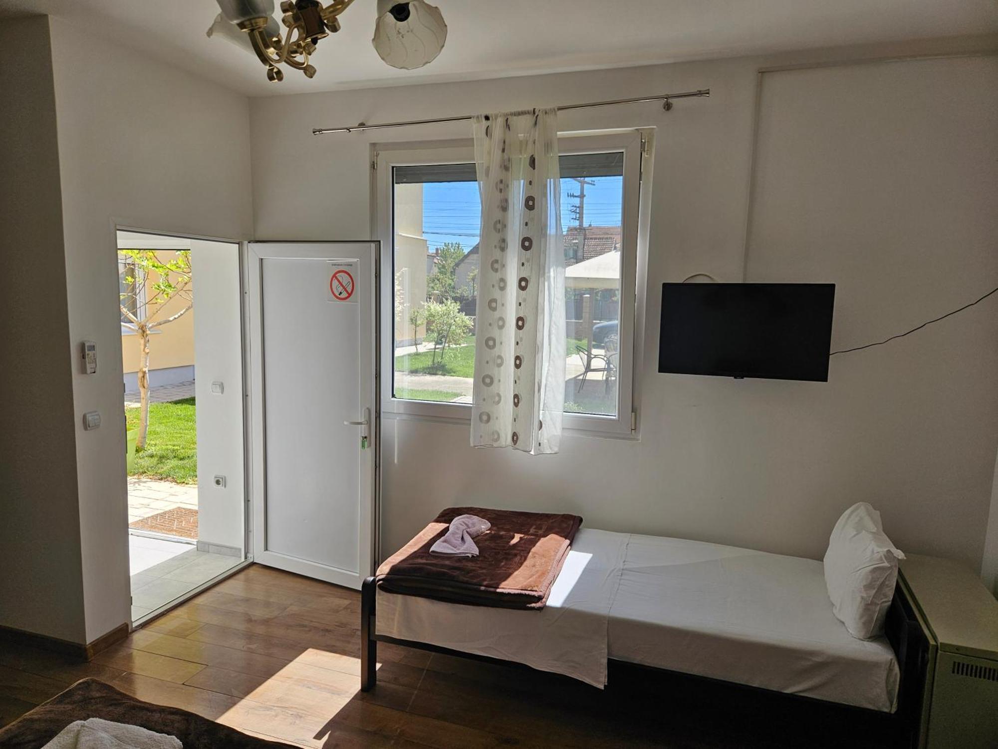 Apartments Kuca Aleksic Ni エクステリア 写真