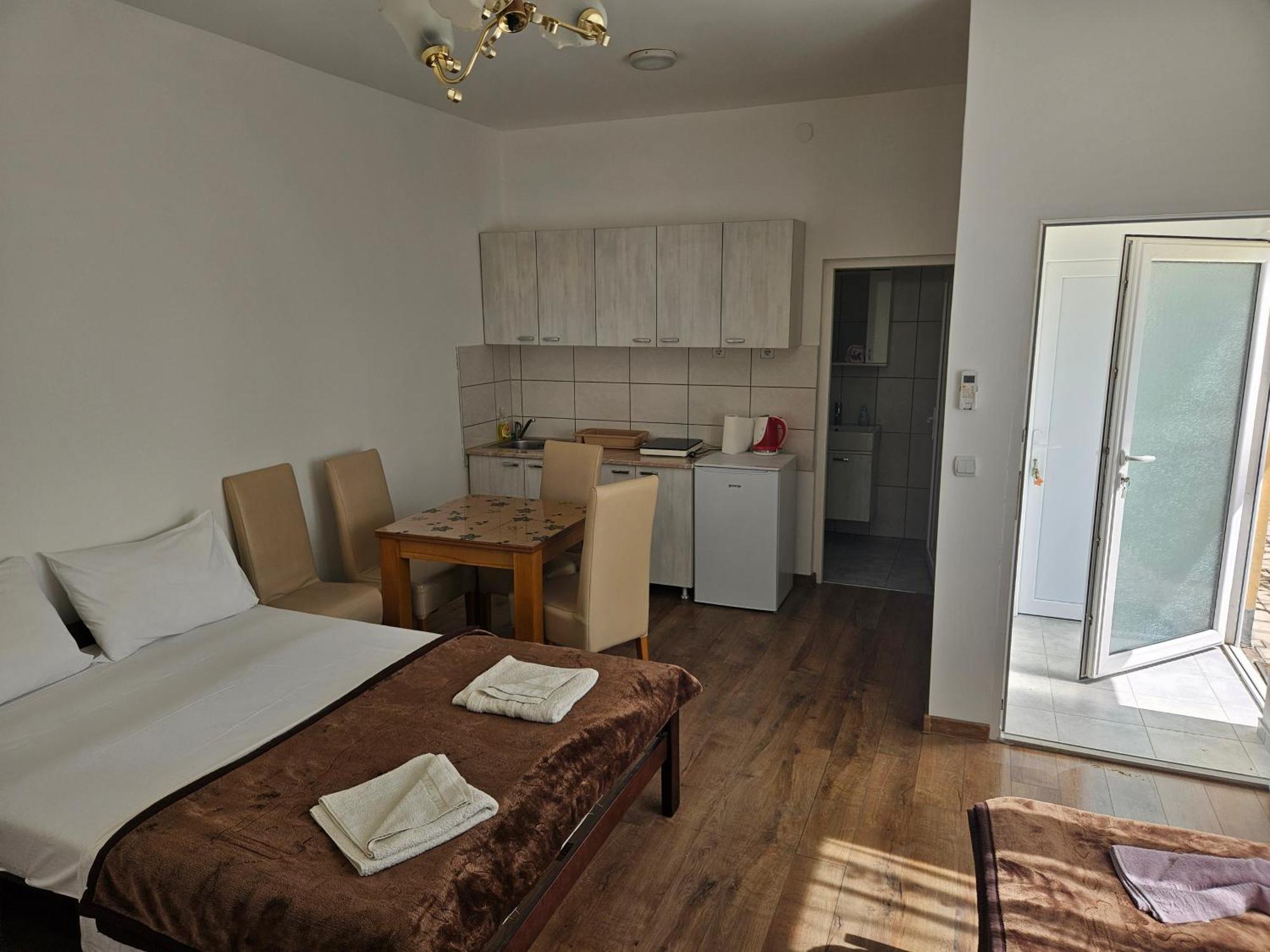 Apartments Kuca Aleksic Ni エクステリア 写真