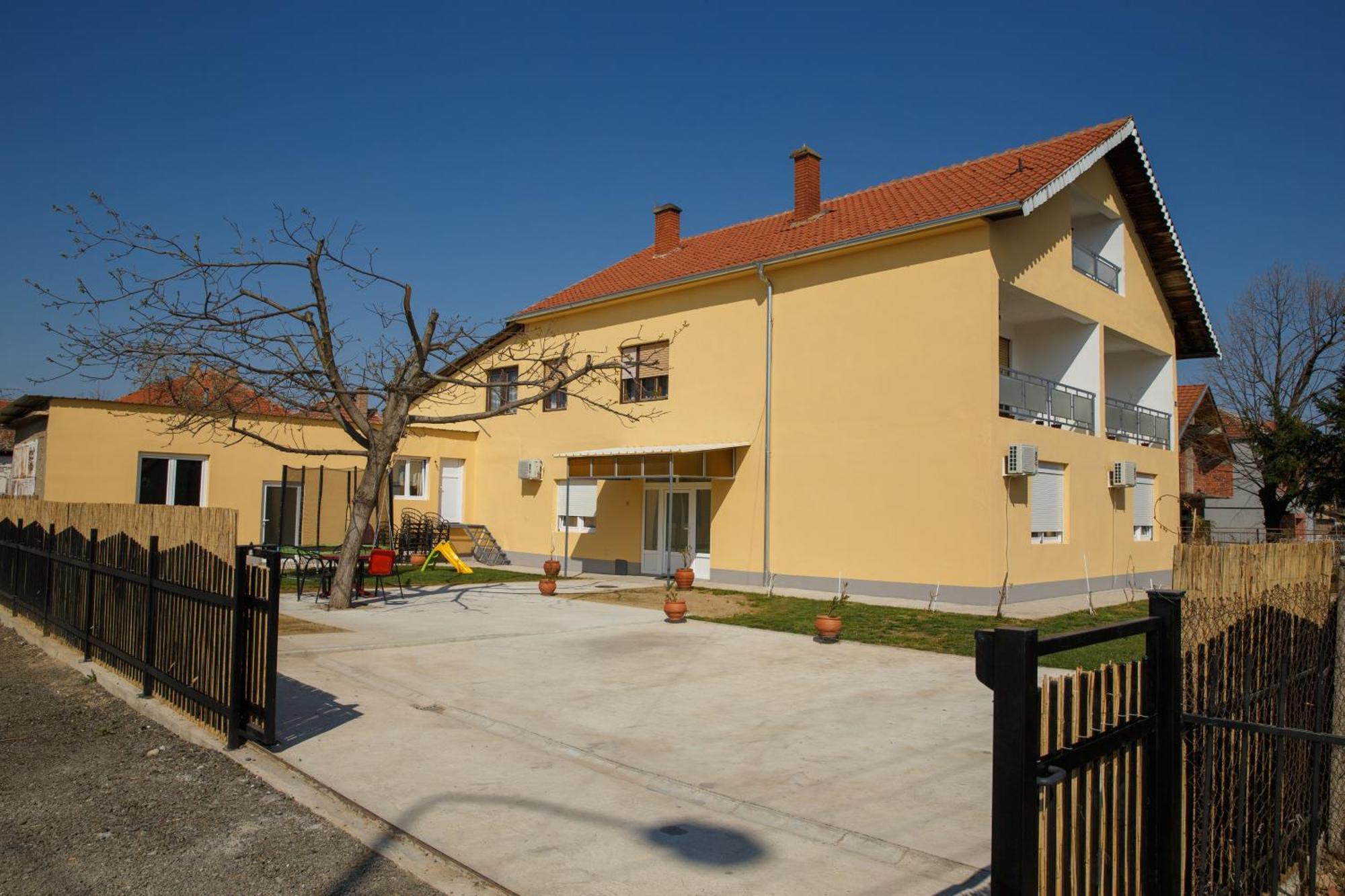 Apartments Kuca Aleksic Ni エクステリア 写真